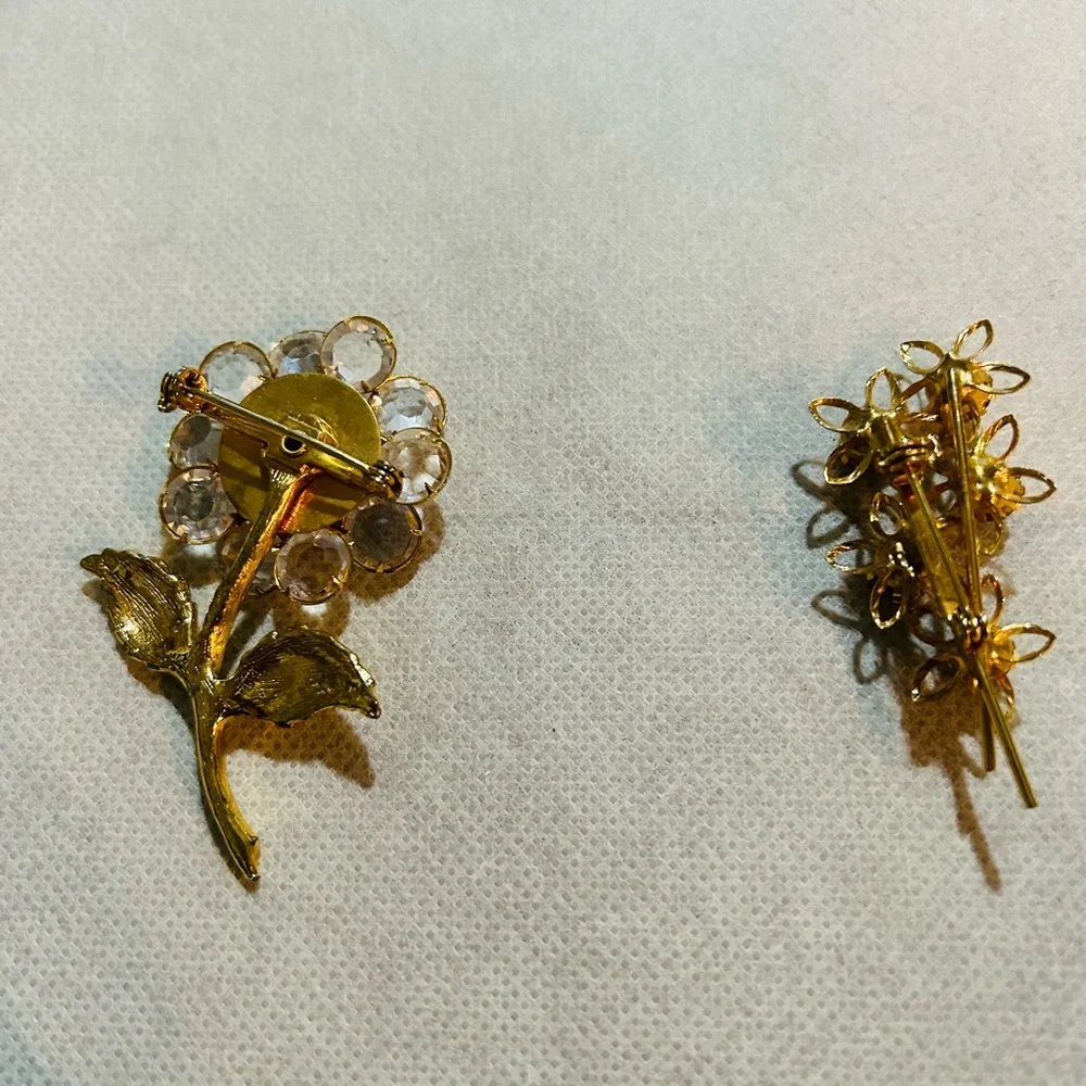 Vintage flower Brooches - Picture 2 of 2